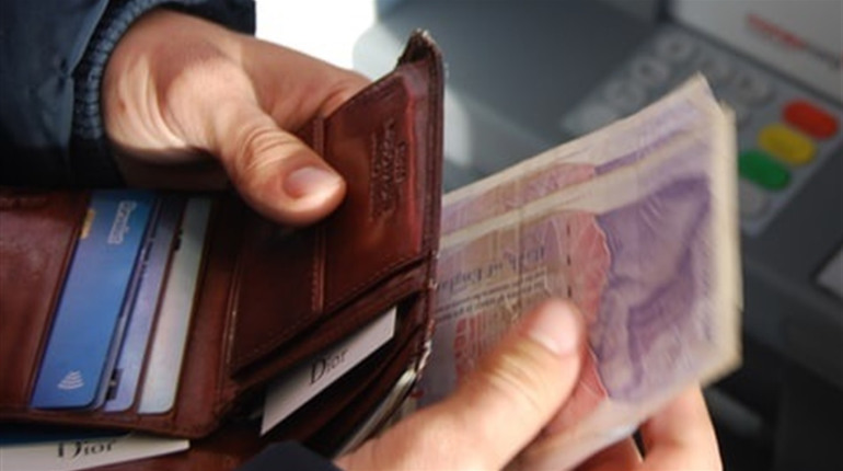 Пенсію на пошті й надалі отримуватимуть без оформлення карток
