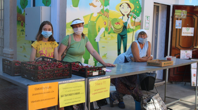 Для продавців с/г продукцією облаштували безкоштовні місця біля «Мальви»  