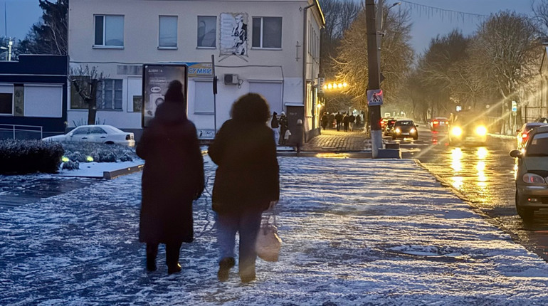 У Глухові засніжило: як виглядає місто, коли зима схожа на зиму (ФОТО)