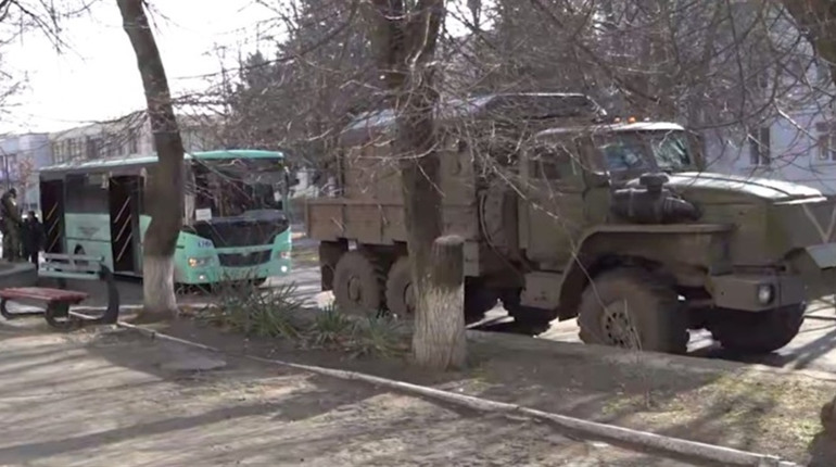 Окупаційна влада хоче відкрити автопарк на лівобережжі Херсонщини