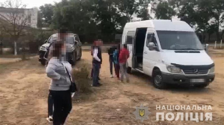 Яка різниця: у Біляївський район привезли жителів з Роздільнянського, щоб ті проголосували за гроші