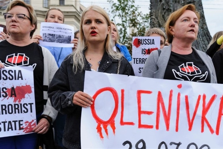 Вшанування жертв теракту в Оленівці: де вийти на мітинги за кордоном. Добірка міст