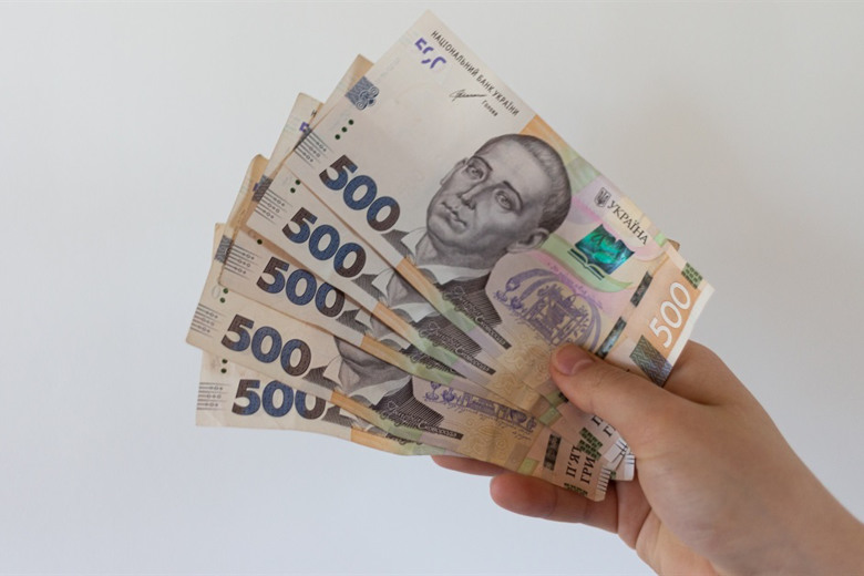 Порядок виплат переселенцям змінили: хто не зможе отримати допомогу?