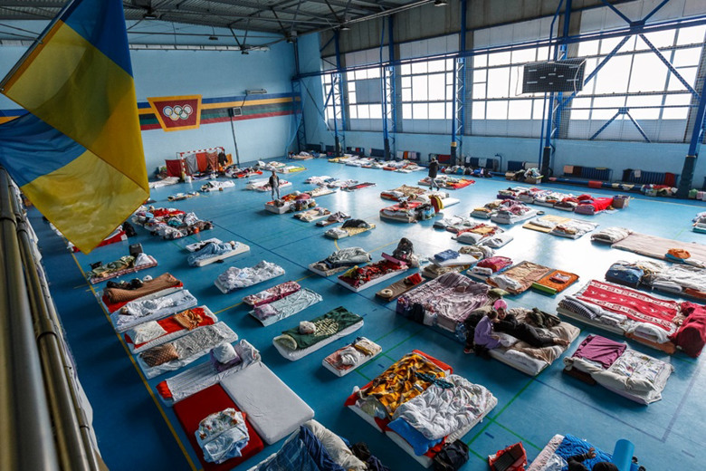 Ужгород приймає людей на евакуацію: вражаючі фото