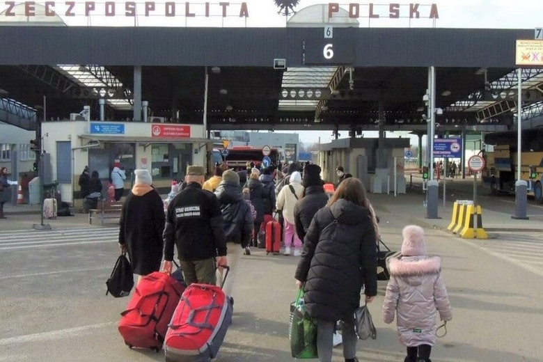 Чому евакуйовані українці – не біженці. Пояснення юриста