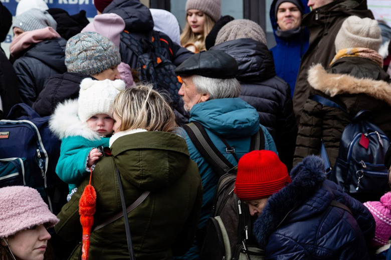 Час наодинці і менше запитань: як допомогти переселенцям і не нашкодити