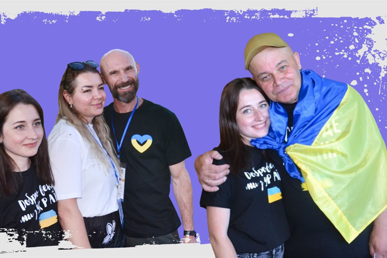 Збирають аптечки, шиють плитоноски, вантажать гуманітарку. Як переселенці волонтерять у Чернівцях