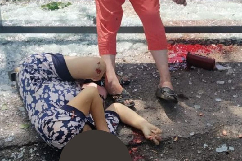 Росіяни вдарили по зупинці громадського транспорту в Торецьку: 8 людей загинуло, ще четверо поранено