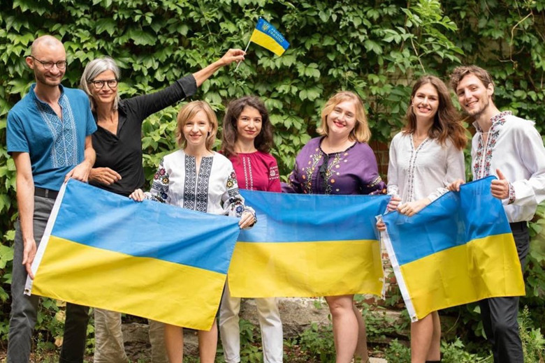 Мітингували, молилися, збирали гроші на ЗСУ: як українці за кордоном святкували День Незалежності