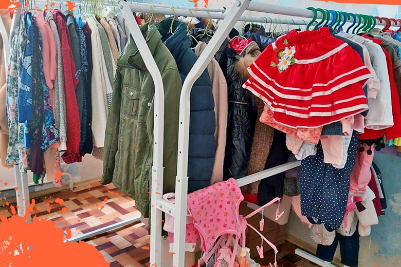 "Соціальний гардероб" у Бердичеві: як отримати безкоштовні речі