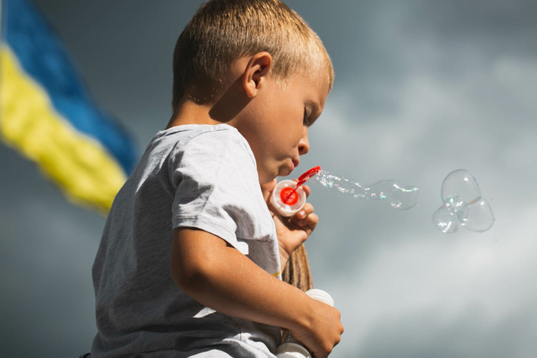 БФ “Діти Героїв” допомагає дітям, які втратили одного або обох батьків