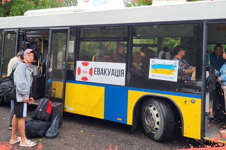 Українцям не рекомендують повертатися додому в області, де ведуться бойові дії