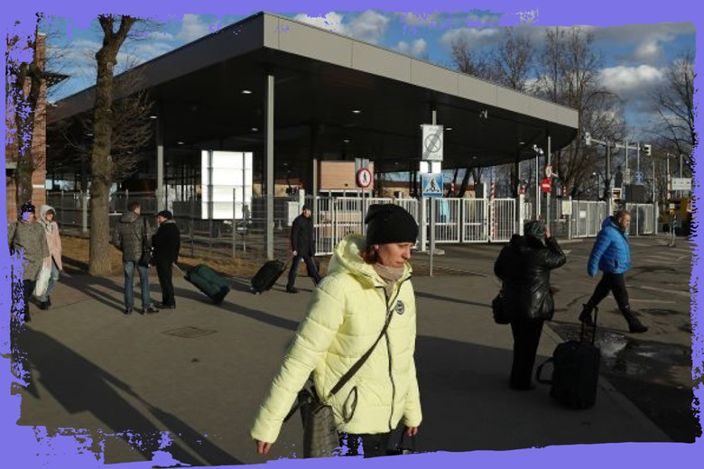 Українці, які рятуються від війни через росію, потрапили в черги на кордоні Естонії: причини