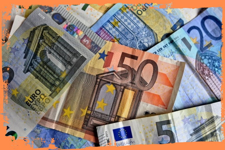 ЄС виділяє 100 мільйонів євро для підтримки українців за кордоном: які країни отримають гроші?