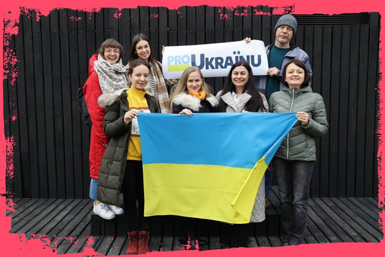 Допомагають евакуйованим і протистоять російській пропаганді. Як працює видання для українців Чехії