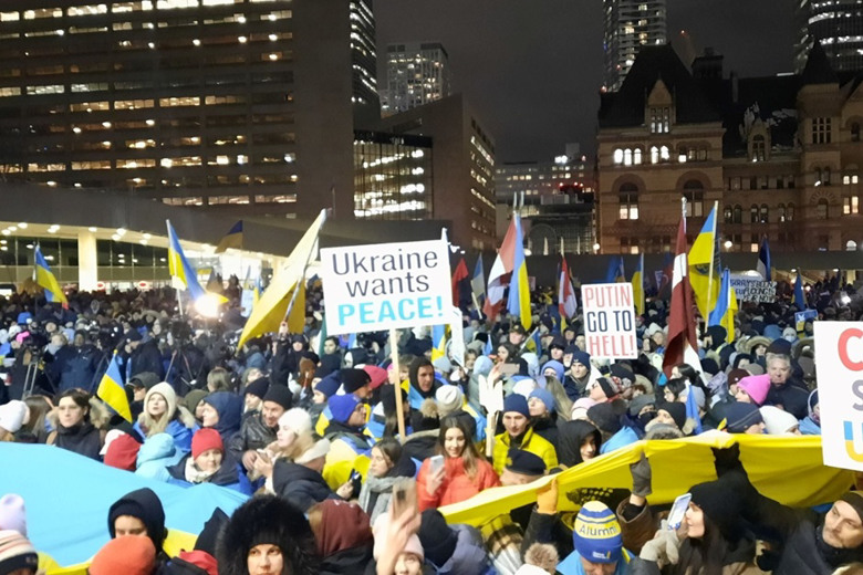 Як українці за кордоном відзначають рік від повномасштабного російського вторгнення: фото