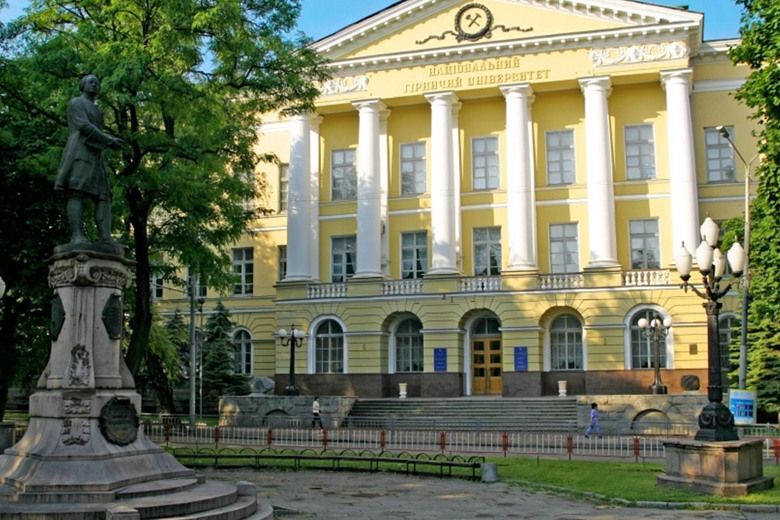 У прихистках для переселенців на Дніпропетровщині знайшли плісняву та грибок: що відомо?