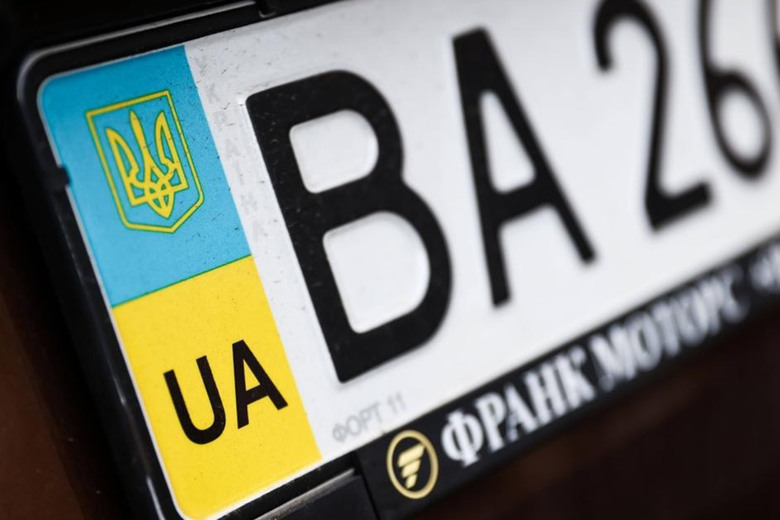 Українців у Німеччині зобов’яжуть реєструвати автівки: яка причина?
