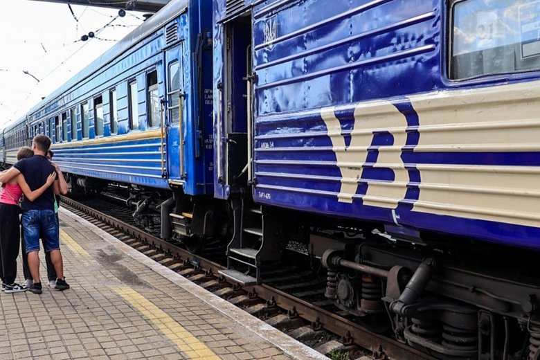На прифронтових територіях Донеччини залишаються 56 дітей: як можна виїхати?