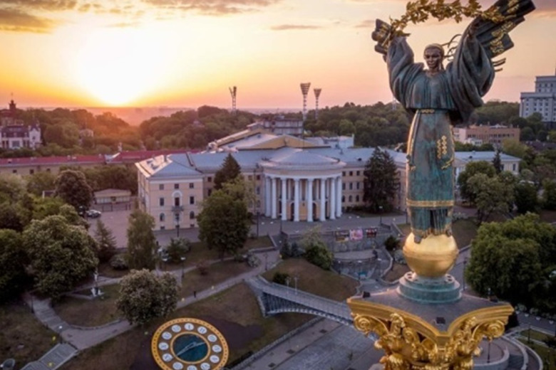 Майже 250 тисяч: скільки переселенців живуть у Києві?