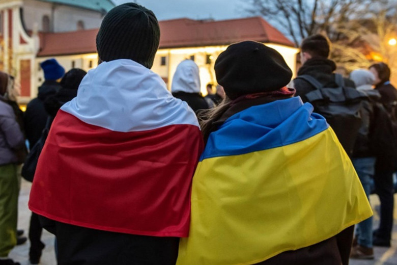 У Польщі продовжили легальне перебування українців: скільки можна залишатися в країні?