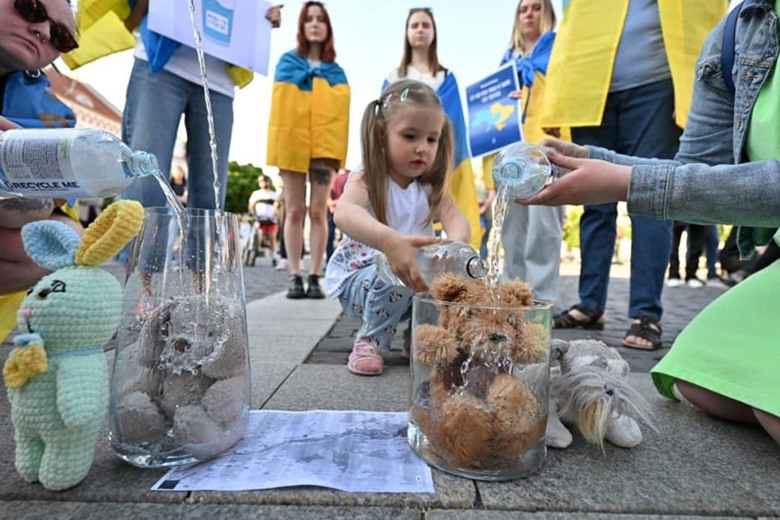 Підрив Каховської ГЕС: де вийти на мітинги за кордоном. Добірка міст