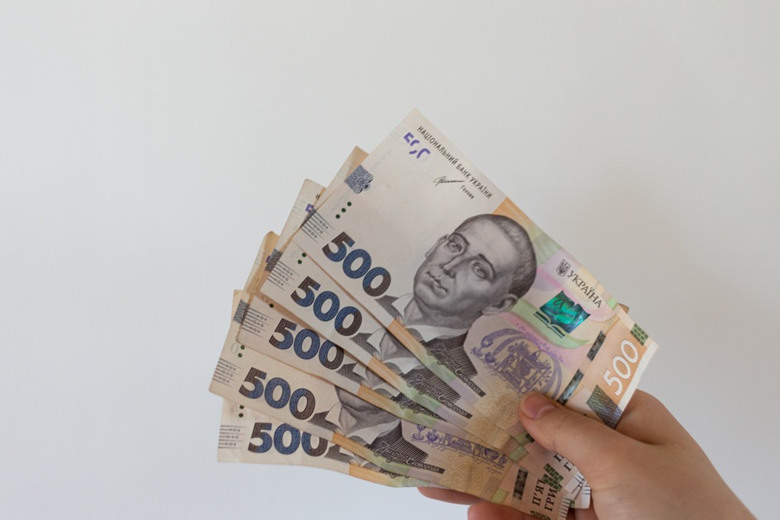 Українці, які прихистили переселенців, можуть подати заявку на компенсацію онлайн: як це зробити?