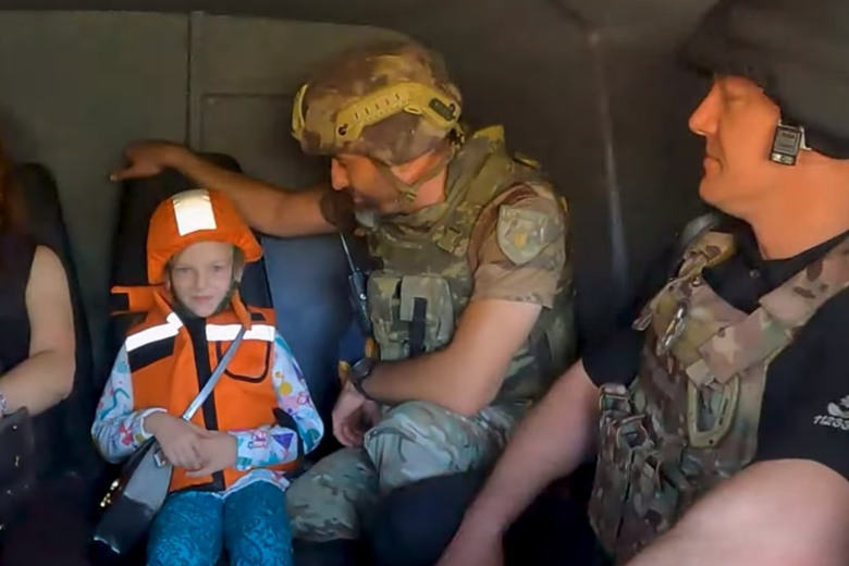 З Нью-Йорка евакуювали ще трьох дітей. Відео порятунку ньюйоркців показали "Білі Янголи"