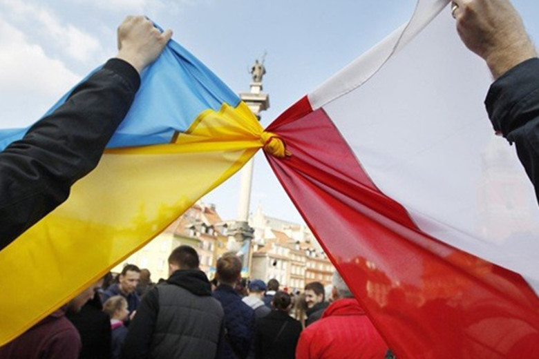 Польща не зможе скоротити допомогу для українців у 2024 році: що відомо? (оновлено)