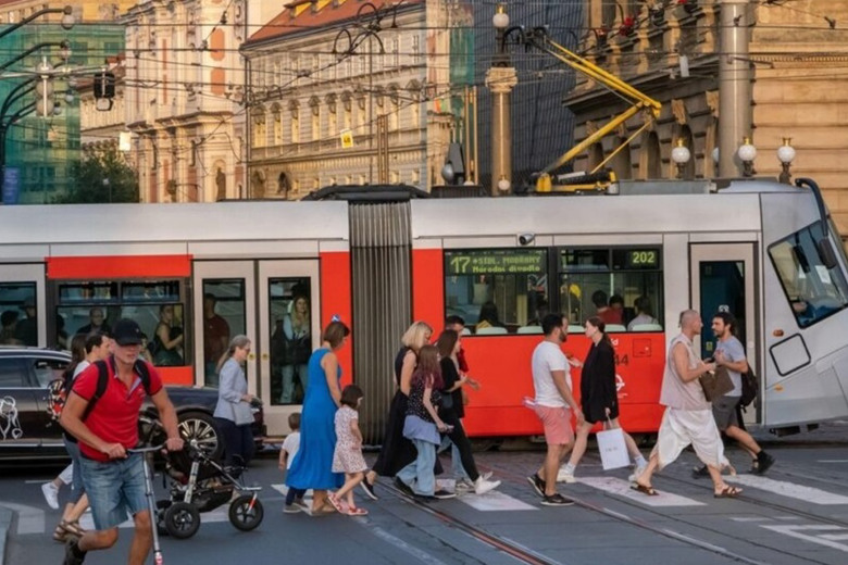 У Празі скасовують пільгові ціни на транспорт для переселенців: скільки коштуватиме проїзд?