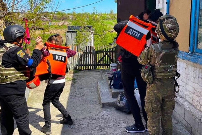 Більше 800 дітей евакуювали у безпечніші регіони України: що відомо?