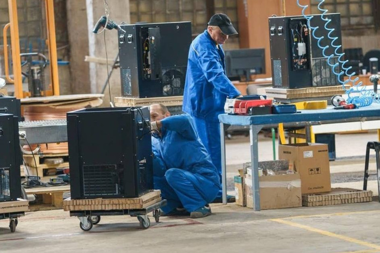 840 підприємств релокувалися у безпечніші регіони: що відомо?