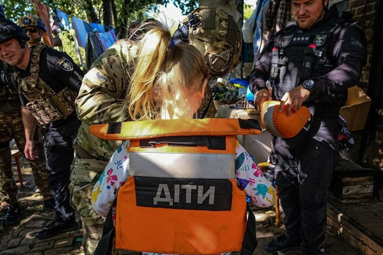 Дві родини виїхали з окупації на підконтрольну територію: що відомо?
