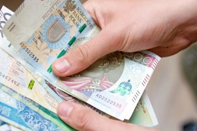 Українцям у Польщі збільшать виплату 500+: скільки можна буде отримати? (оновлено)