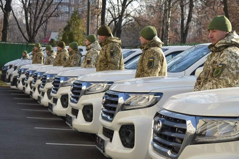 Торецька громада передала на фронт 11 авто. Загальна сума закупівель сягнула майже 14 мільйонів