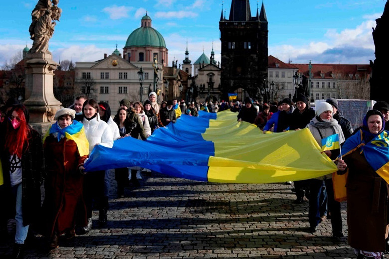Центри допомоги українцям у Празі змінять режим роботи: коли і як саме?