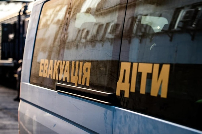 Евакуація дітей та дорослих з Донеччини: скільки людей врятували у січні?