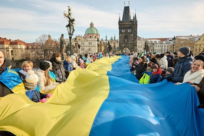 Ланцюги єдності та патріотичні уроки. Як українці за кордоном відзначили День Соборності