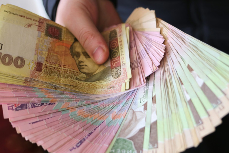 Уряд може розширити перелік переселенців, яким виплачують допомогу: хто зможе отримати гроші?
