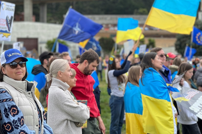 Стратегія для українців за кордоном від МЗС України: що відомо?