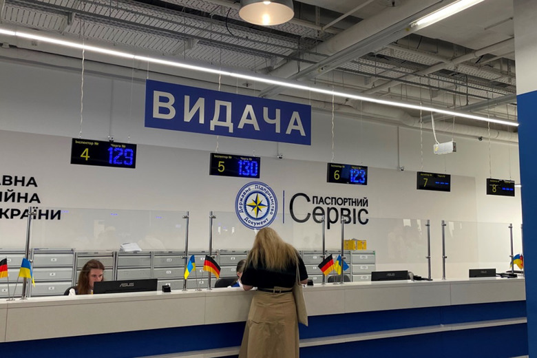 Консульський облік для українців за кордоном: що відомо про рішення МЗС України?