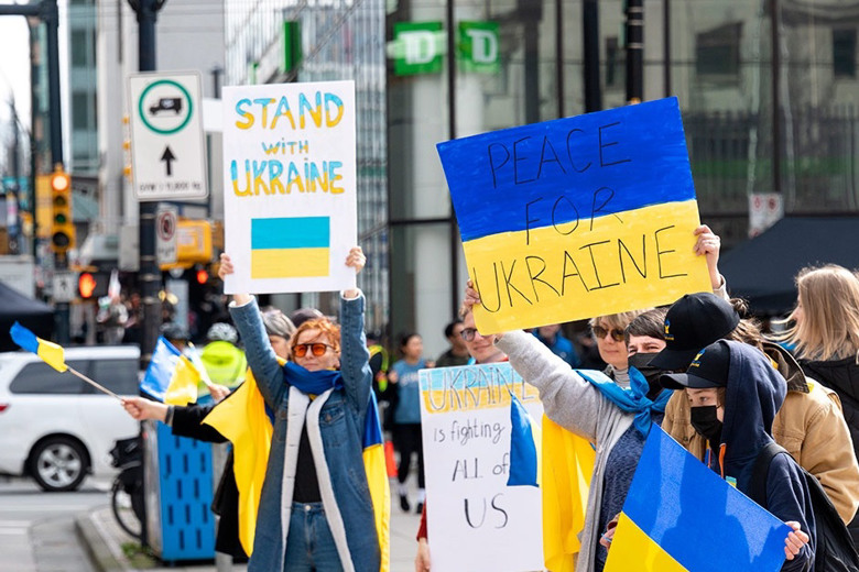 Більшість європейців виступають за прийом українців у ЄС: деталі