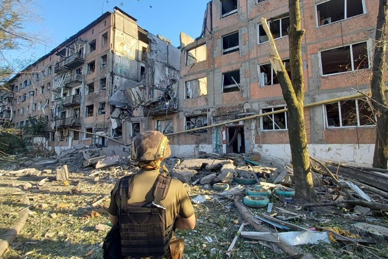 Двоє людей загинуло, троє — з пораненнями. Наслідки трьох авіаударів по Торецьку