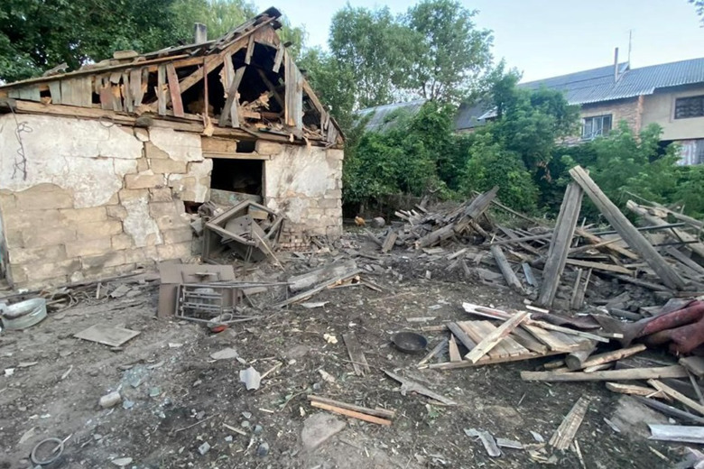 Російські окупанти пошкодили 21 будинок у громаді. Що відомо про обстановку в Торецьку та Нью-Йорку