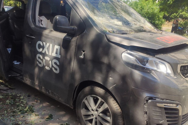 Екіпаж благодійного фонду "Схід SOS" потрапив під обстріл: що відомо?