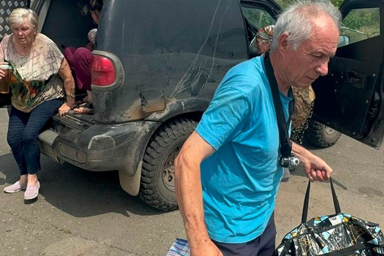 Забігли за будинок і зникли. Волонтер розповів моторошні деталі евакуації мирних жителів з Нью-Йорка