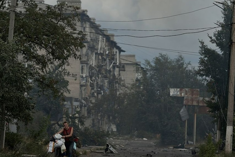 Торецьк почорнів та пахне смертю. Місто очима фотографів Костянтина та Влади Ліберових