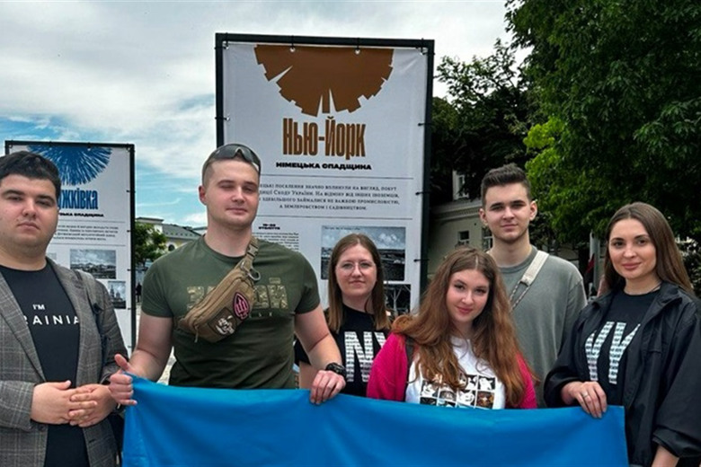 Виставку про європейську спадщину сходу України відкрили в Києві. Репортаж з Михайлівської площі