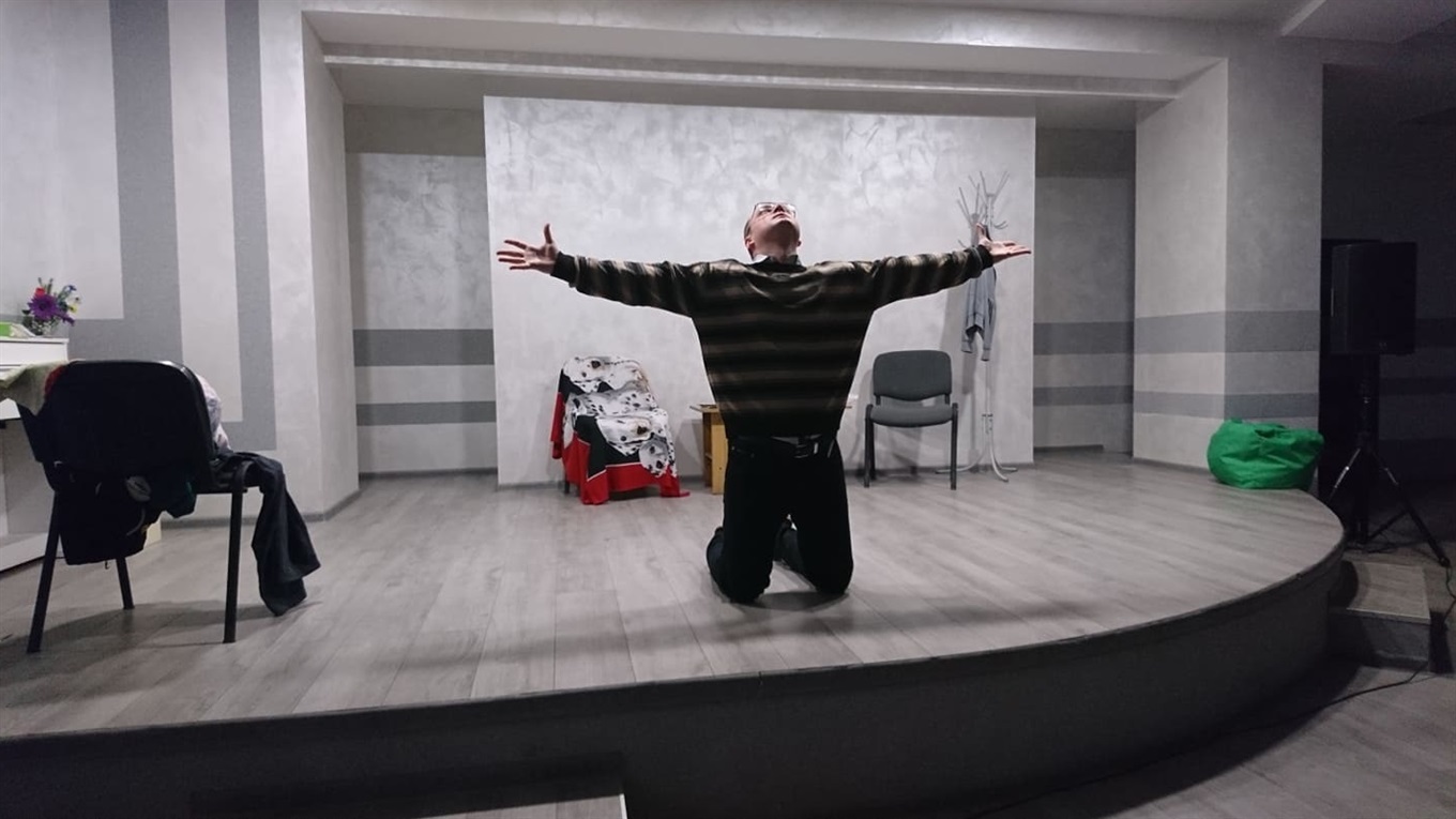В Покровске создали театр. Актеров нашли на Facebook, а предприниматели выделили офис для репетиций