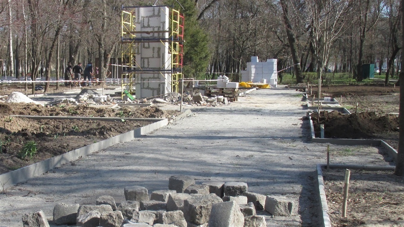 Мелитопольский парк становится ближе к Европе. Правда, только в центре